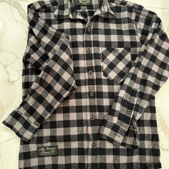Vermont Flannel Company Other - Vermont Flannel Co. Black and Gray Plaid Men's Casual Button Down Shirt